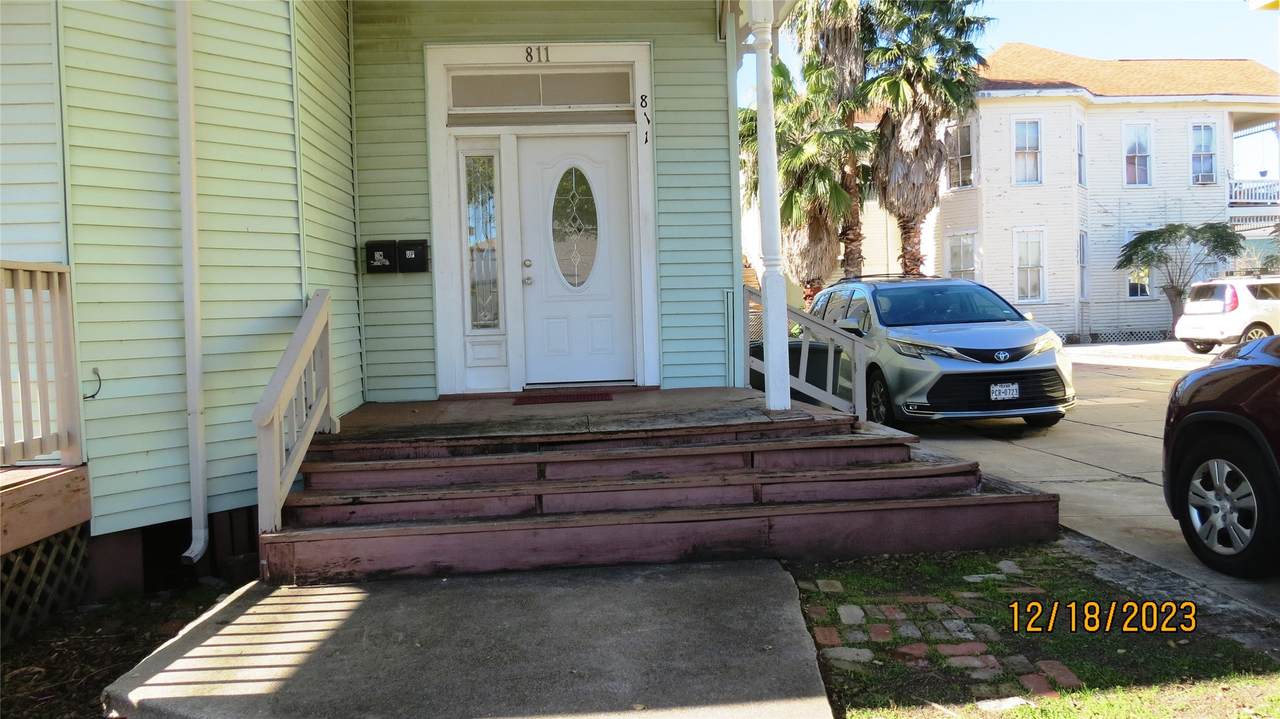 811 28th Street - Photo 1