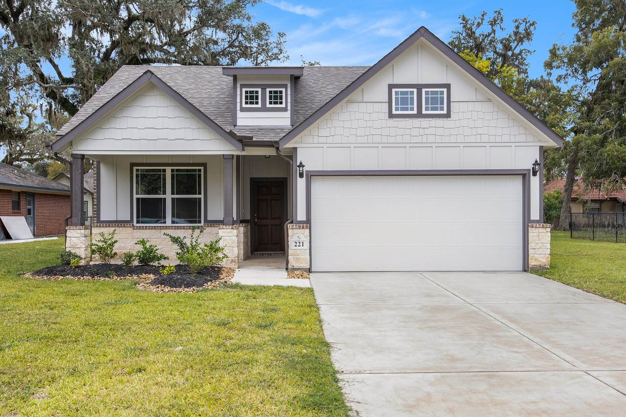 221 Inwood Drive - Photo 1