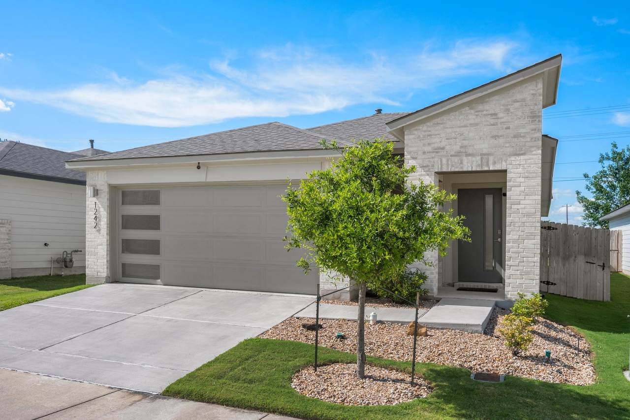 1242 Amistad Loop - Photo 1