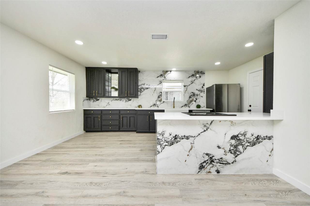5442 Airport Boulevard - Photo 1
