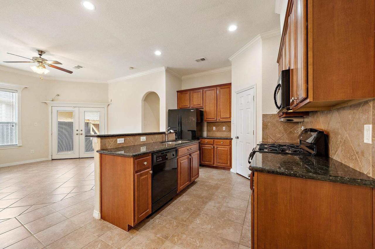 912 Sweet Pine Drive - Photo 1