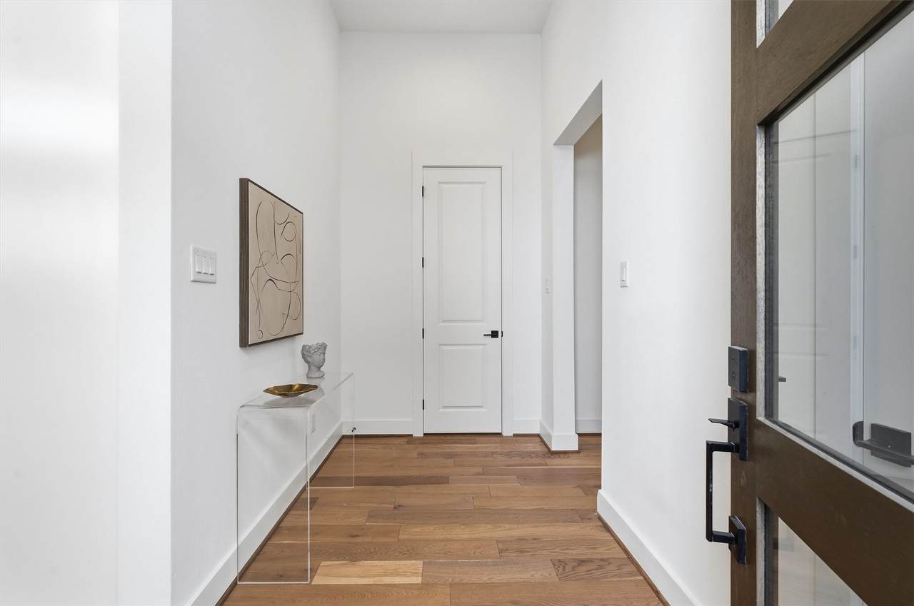 938 Alexander Street - Photo 1