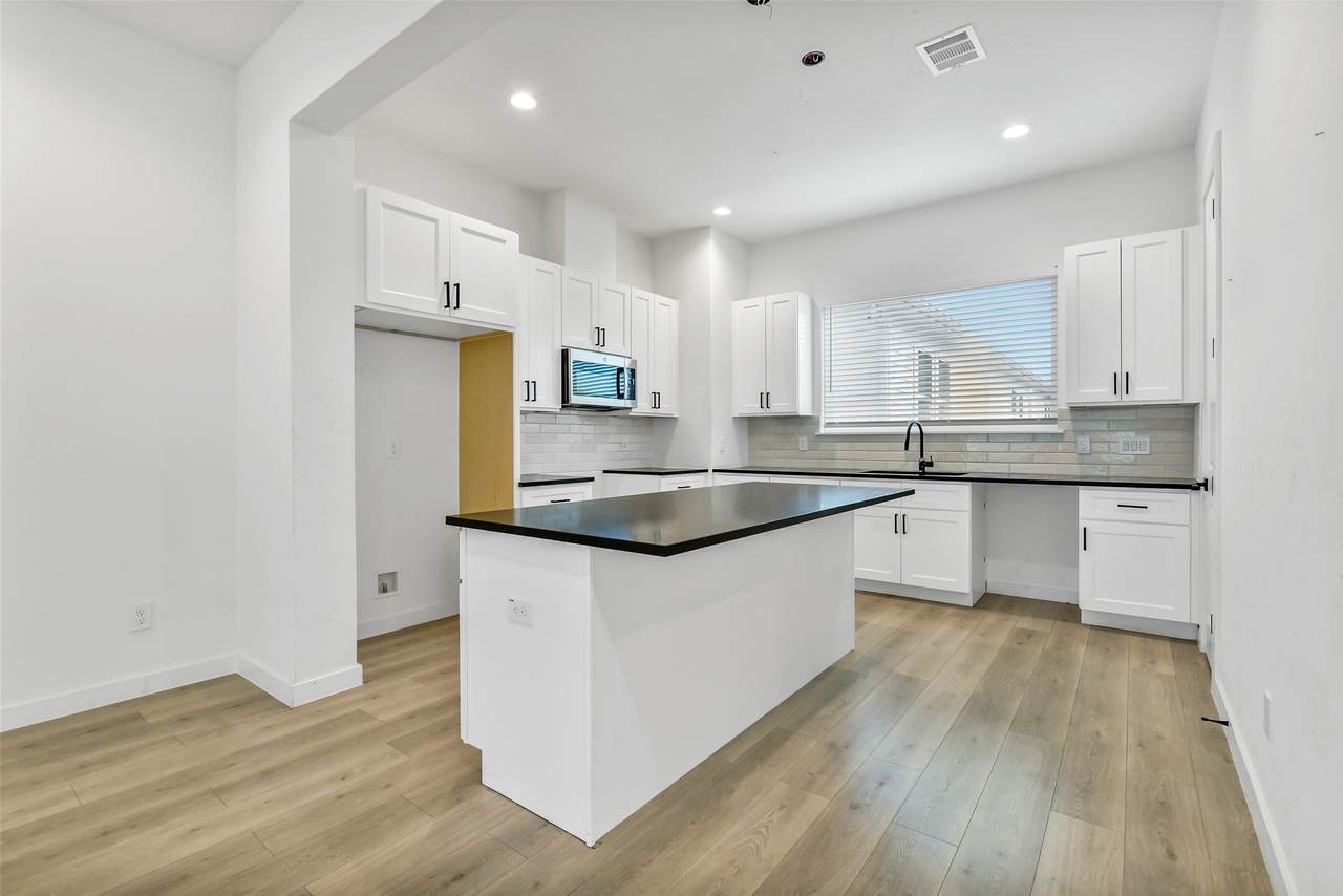 3403 Daphne Street - Photo 1