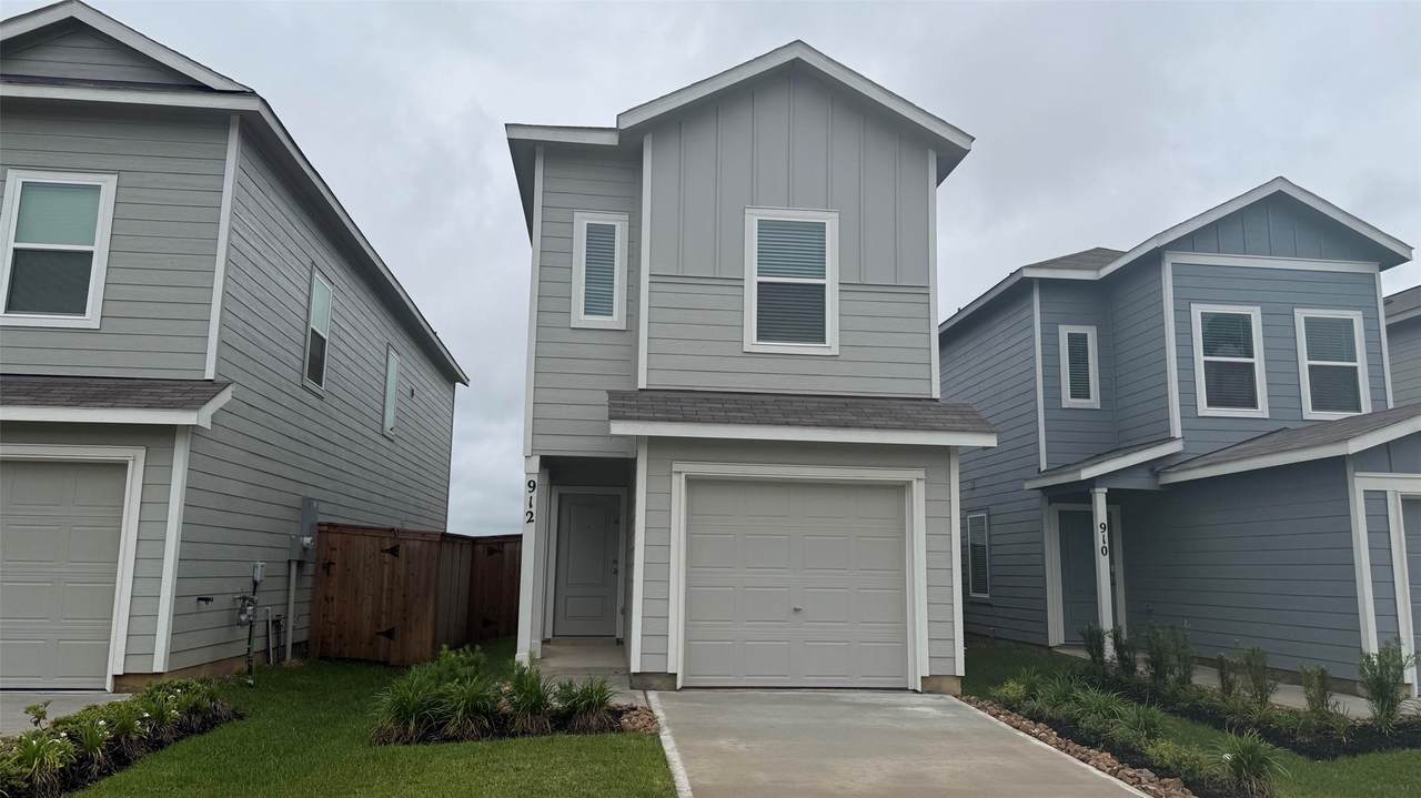 912 Pertuso Lane - Photo 1