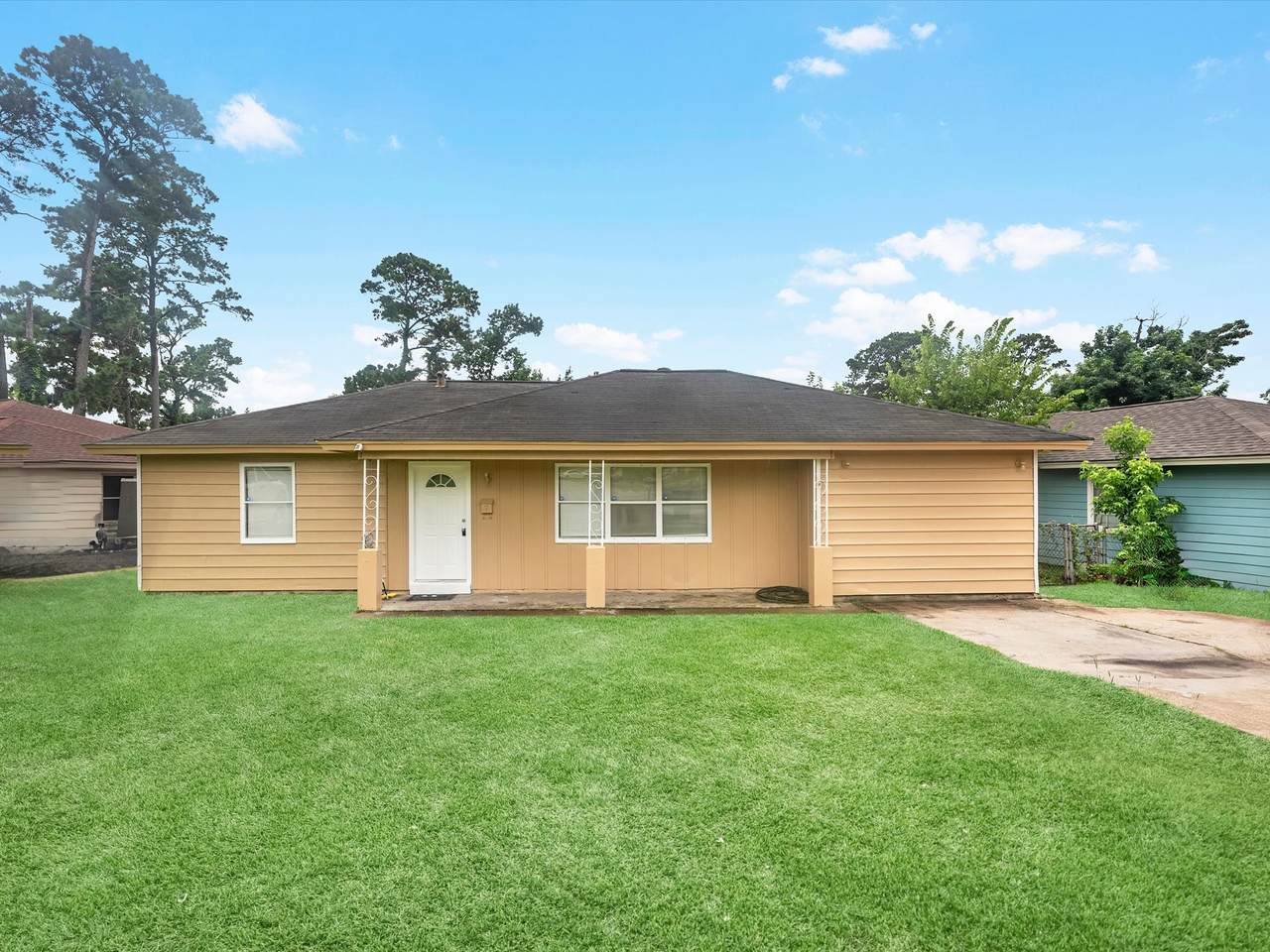 838 Rosewick Street - Photo 1