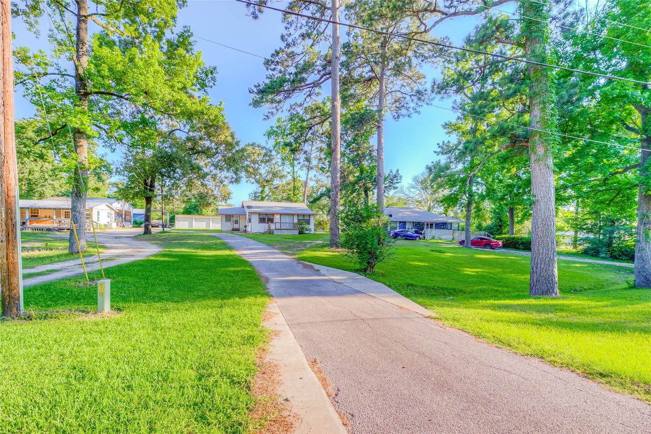 323 Lakeview Drive - Photo 1