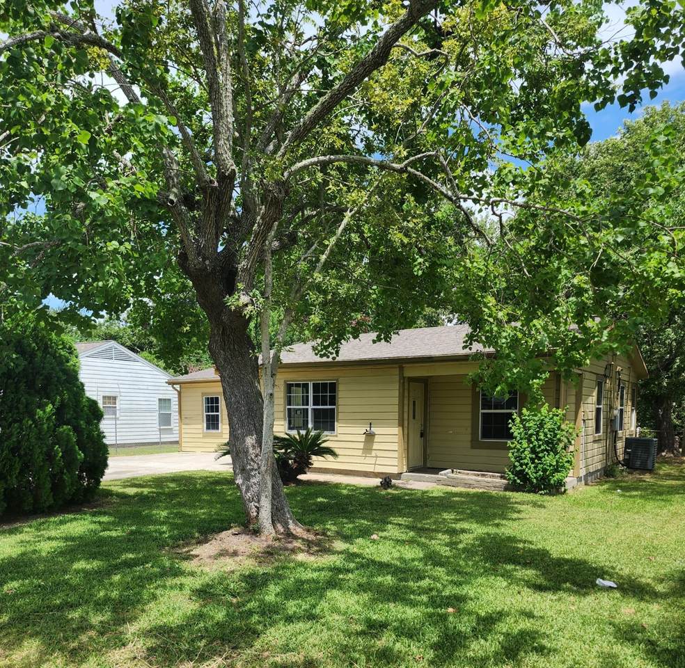 500 Bluebonnet - Photo 1