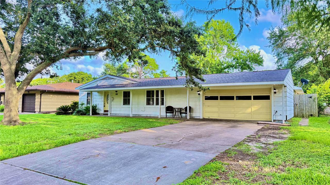 321 20th Avenue - Photo 1