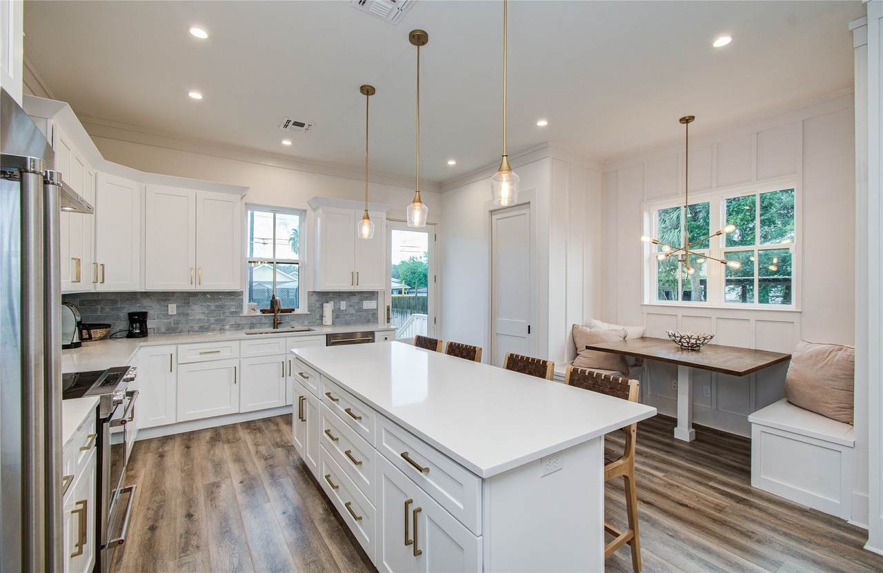 4712 Avenue Q - Photo 1