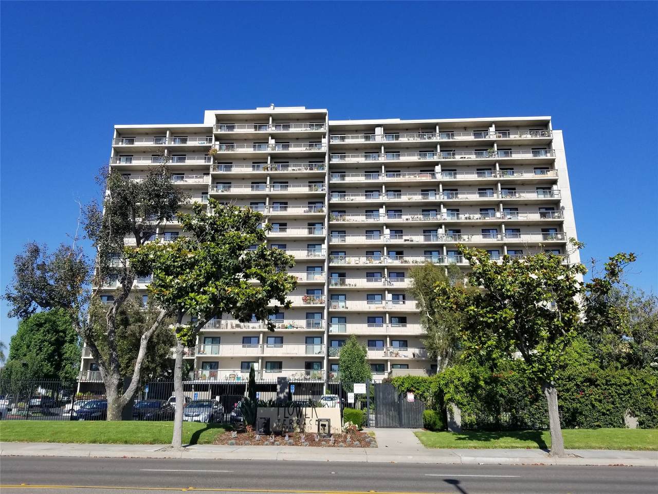 1401 Flower St - Photo 1