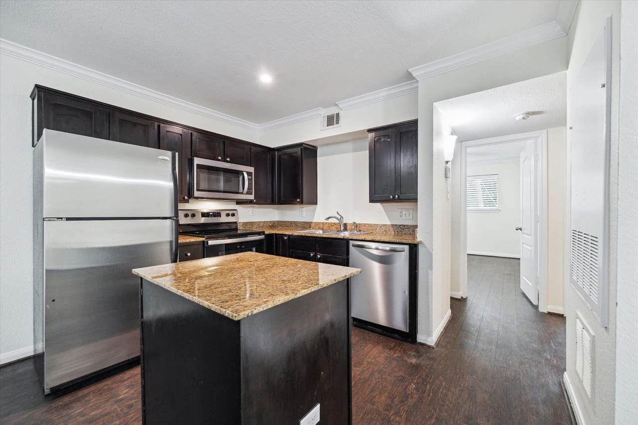 300 Pecore Street - Photo 1