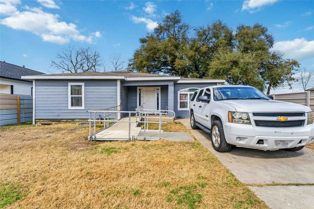 221 Calloway Street - Photo 1