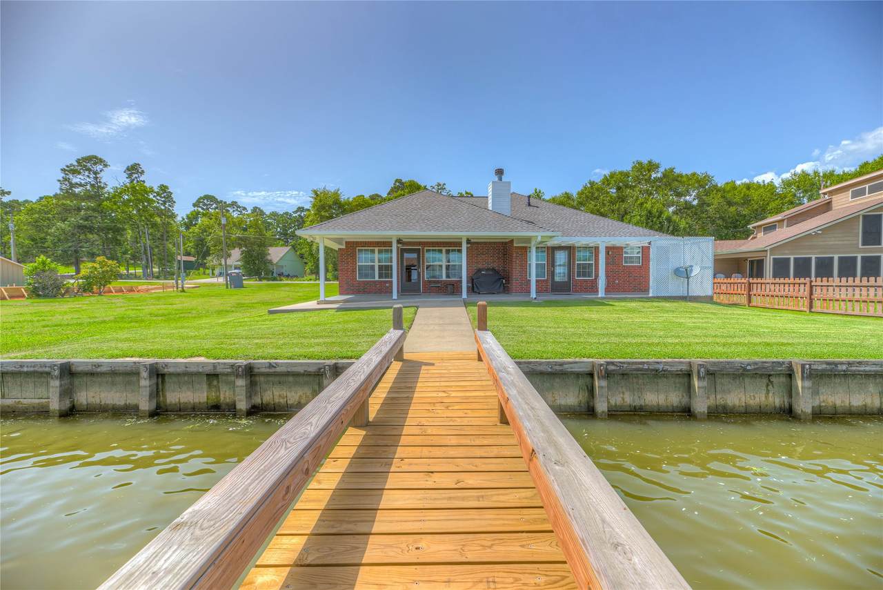 320 Lakefront Drive - Photo 1