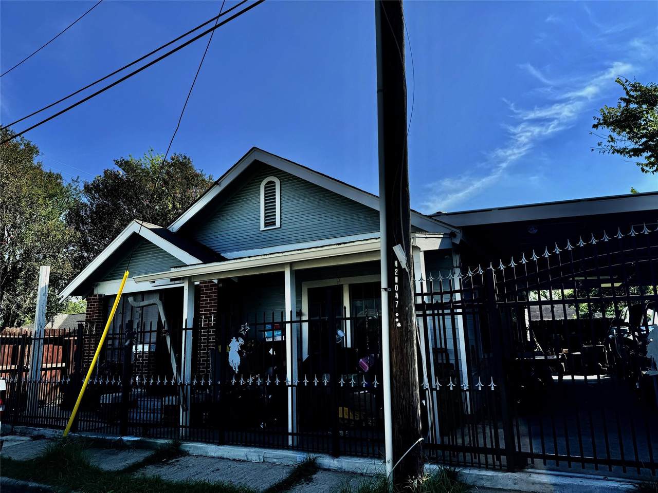 2222 Hogg Street - Photo 1