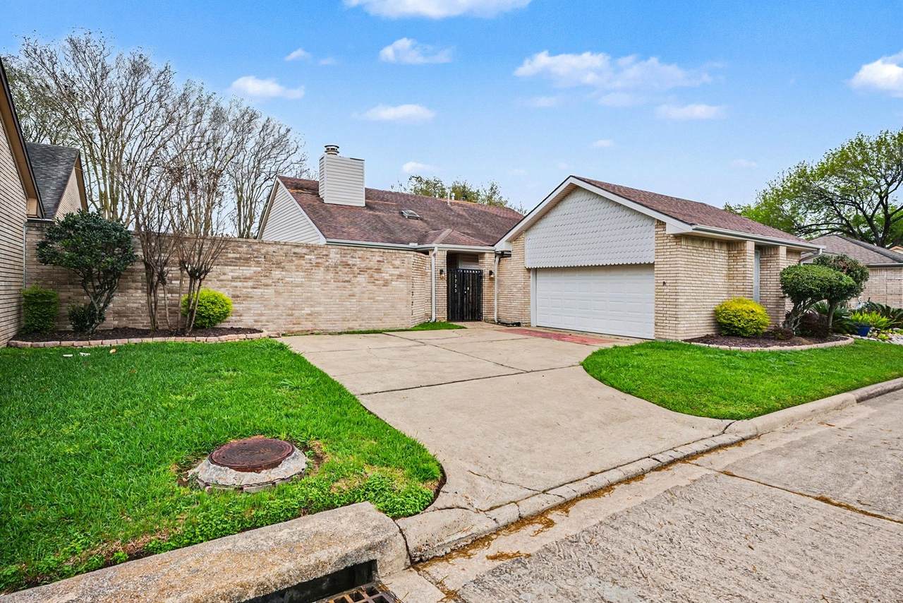 1723 Linfield Way - Photo 1