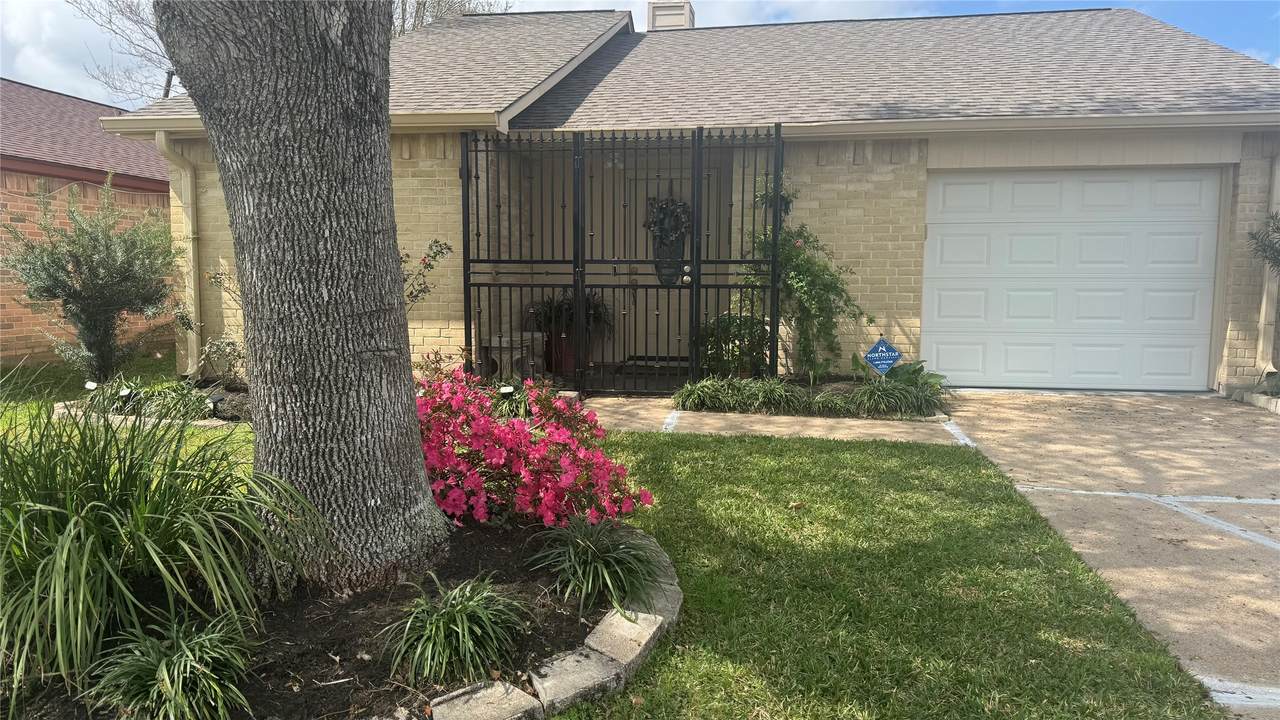 4403 Daisy Meadow Drive - Photo 1