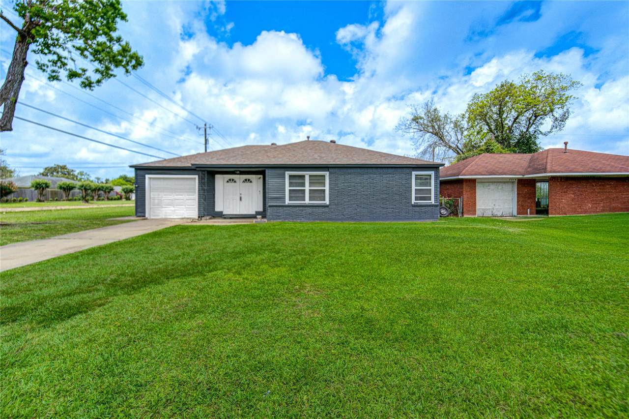 7318 Hummingbird Lane - Photo 1