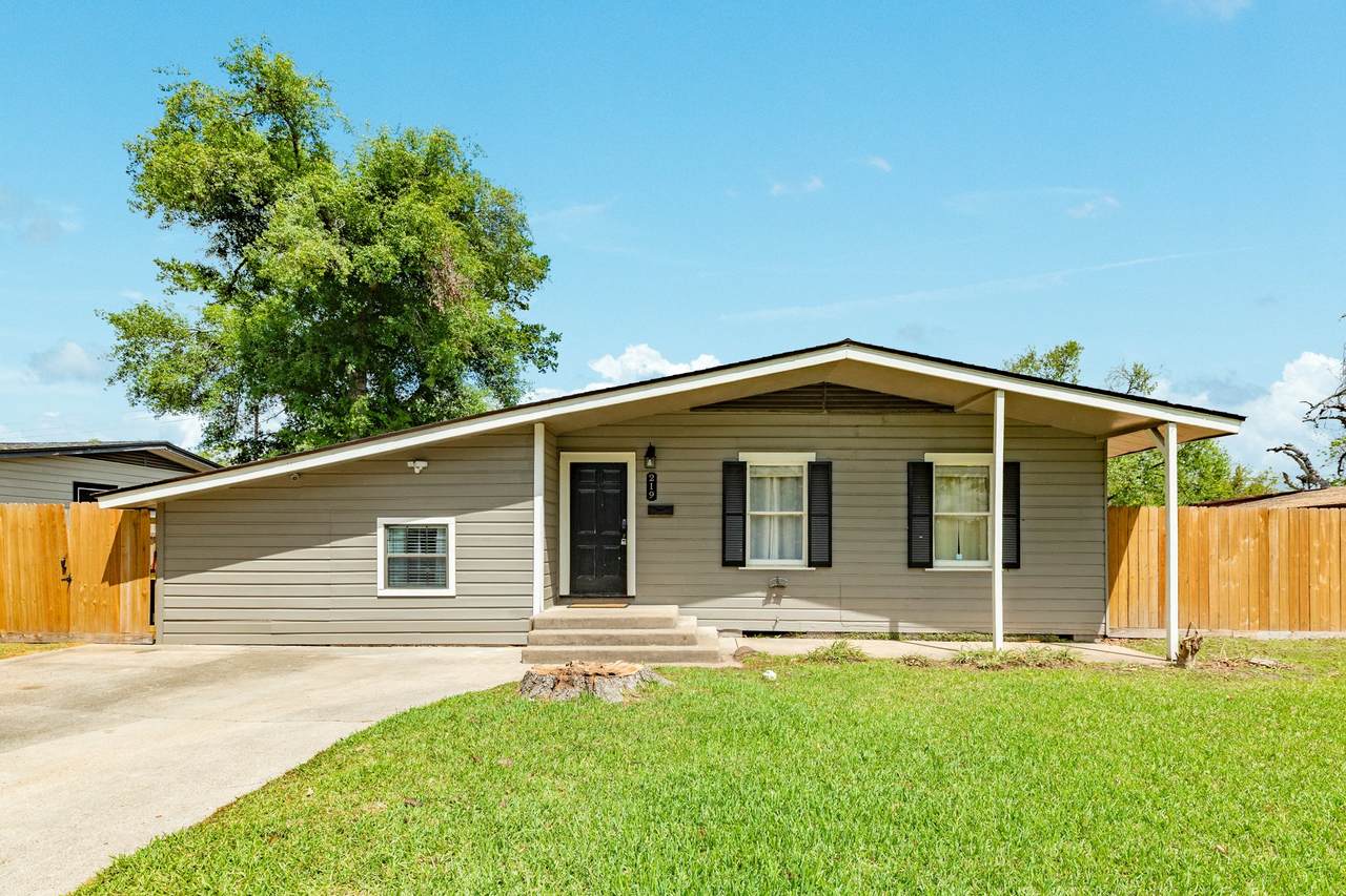 219 Camellia Street - Photo 1