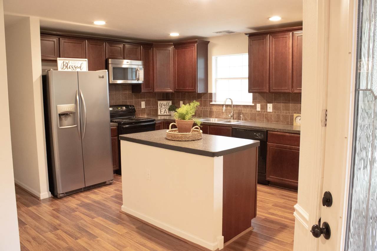 13351 Park Avenue Road - Photo 1