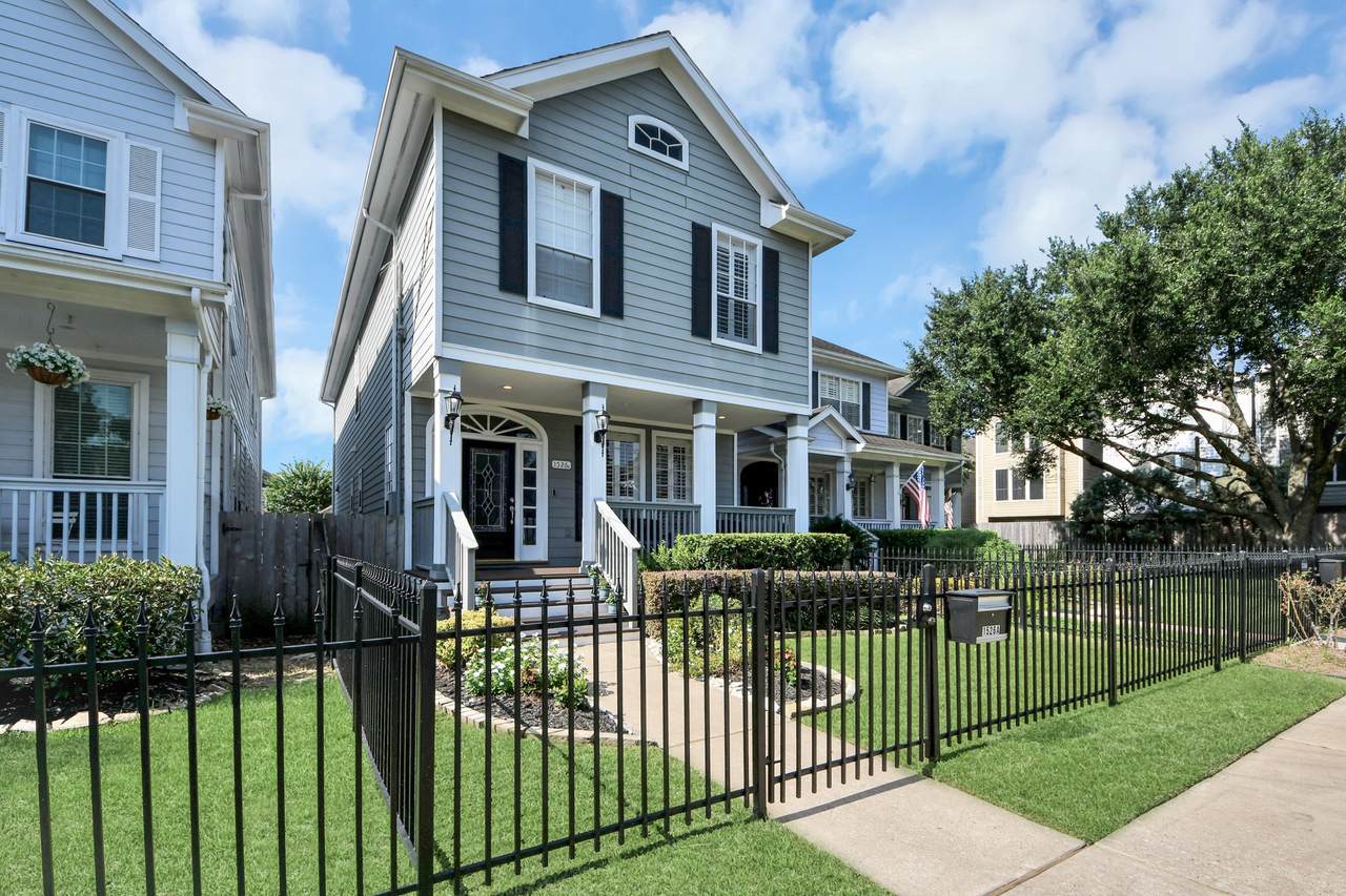 1526 25th Street - Photo 1