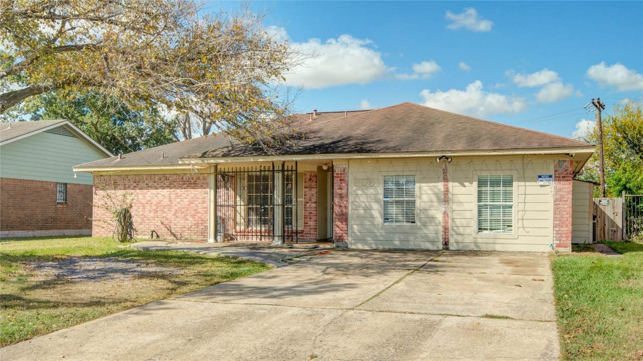 806 Coolwood Drive - Photo 1