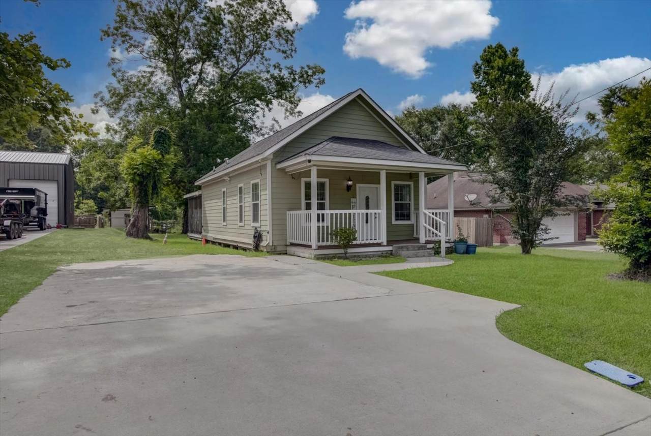 610 Railroad Avenue - Photo 1