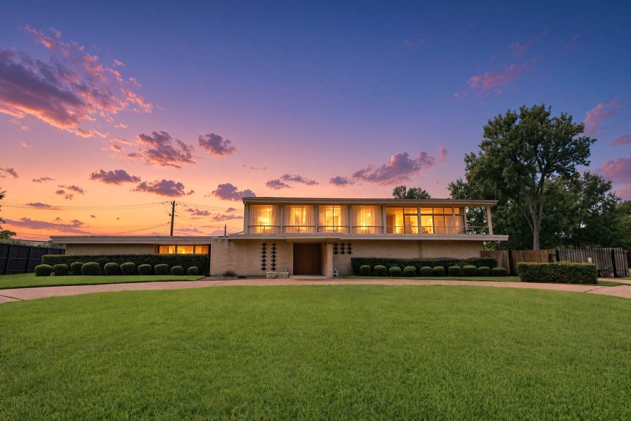 3506 Parkwood Drive - Photo 1