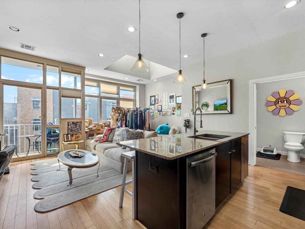 1406 Columbus St Street - Photo 1