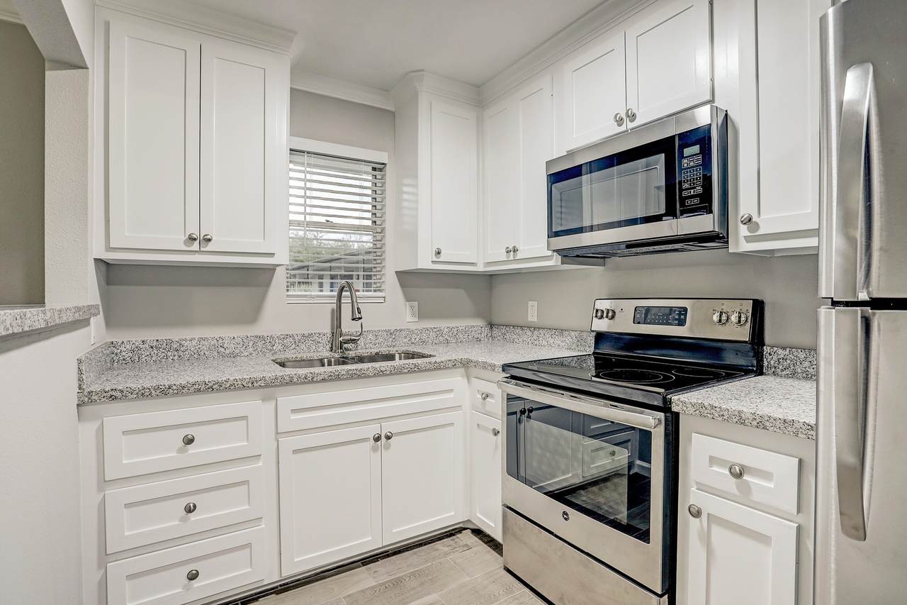 405 Hawthorne Street - Photo 1