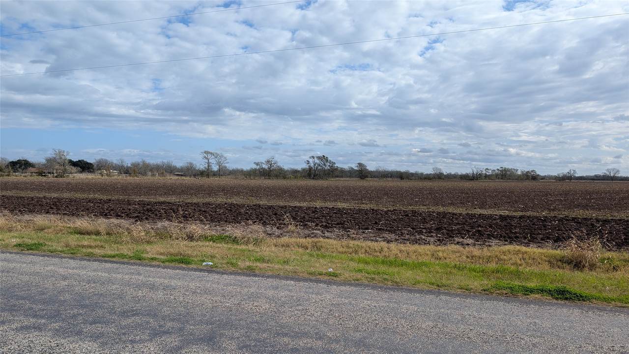 4220 Lee Lane - Photo 1
