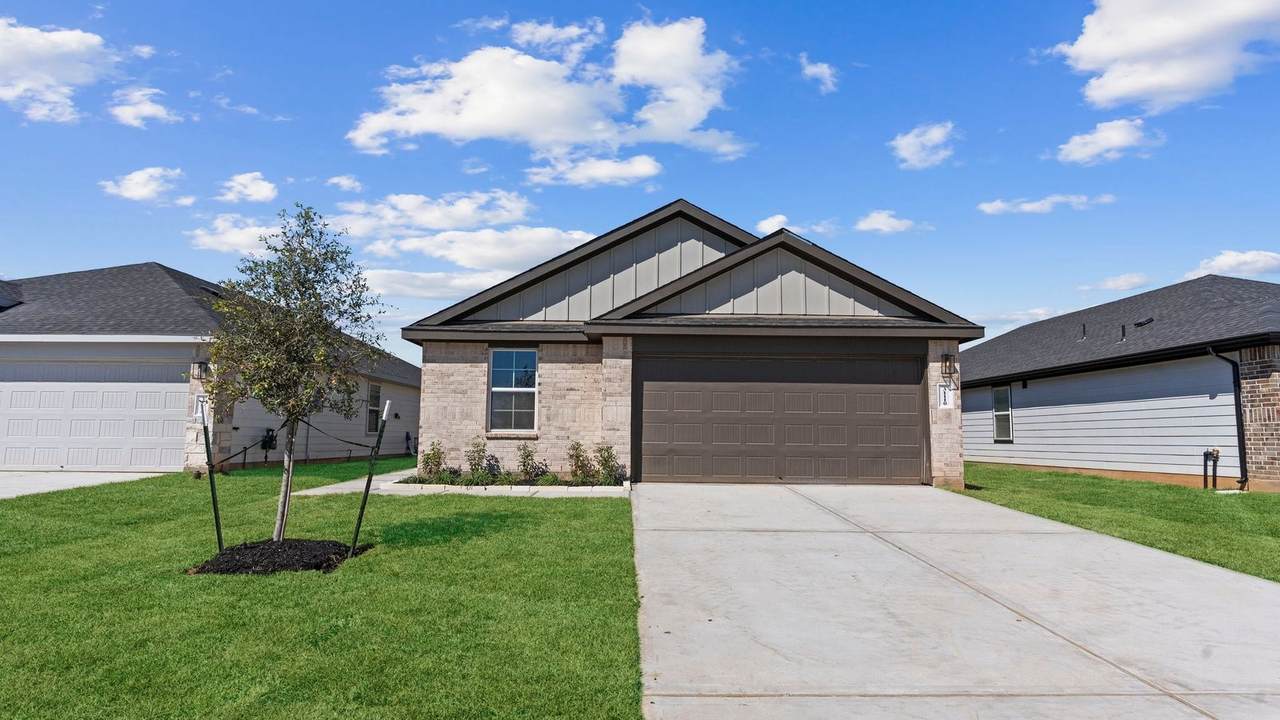 1018 Blue Stone Drive - Photo 1