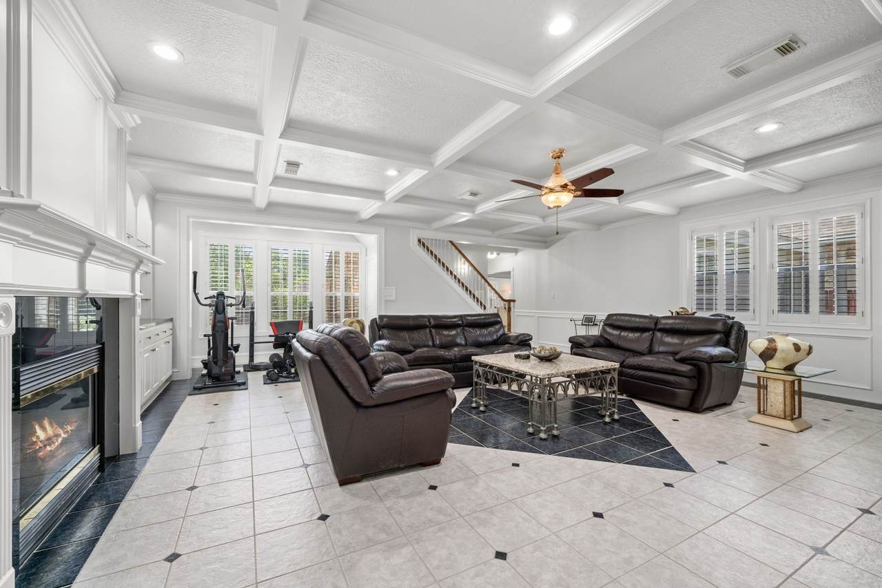 317 Avenue Of Oaks Street - Photo 1