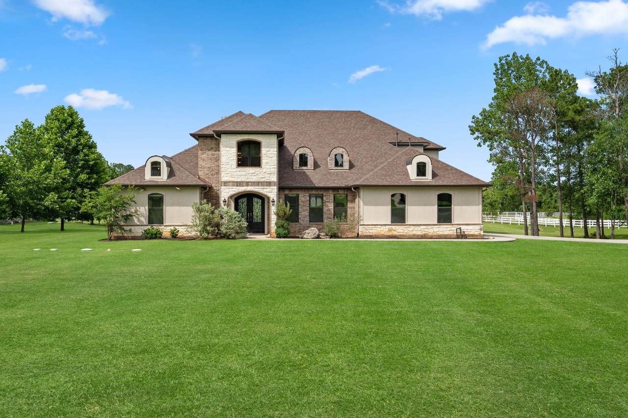 11815 Parkside Boulevard - Photo 1
