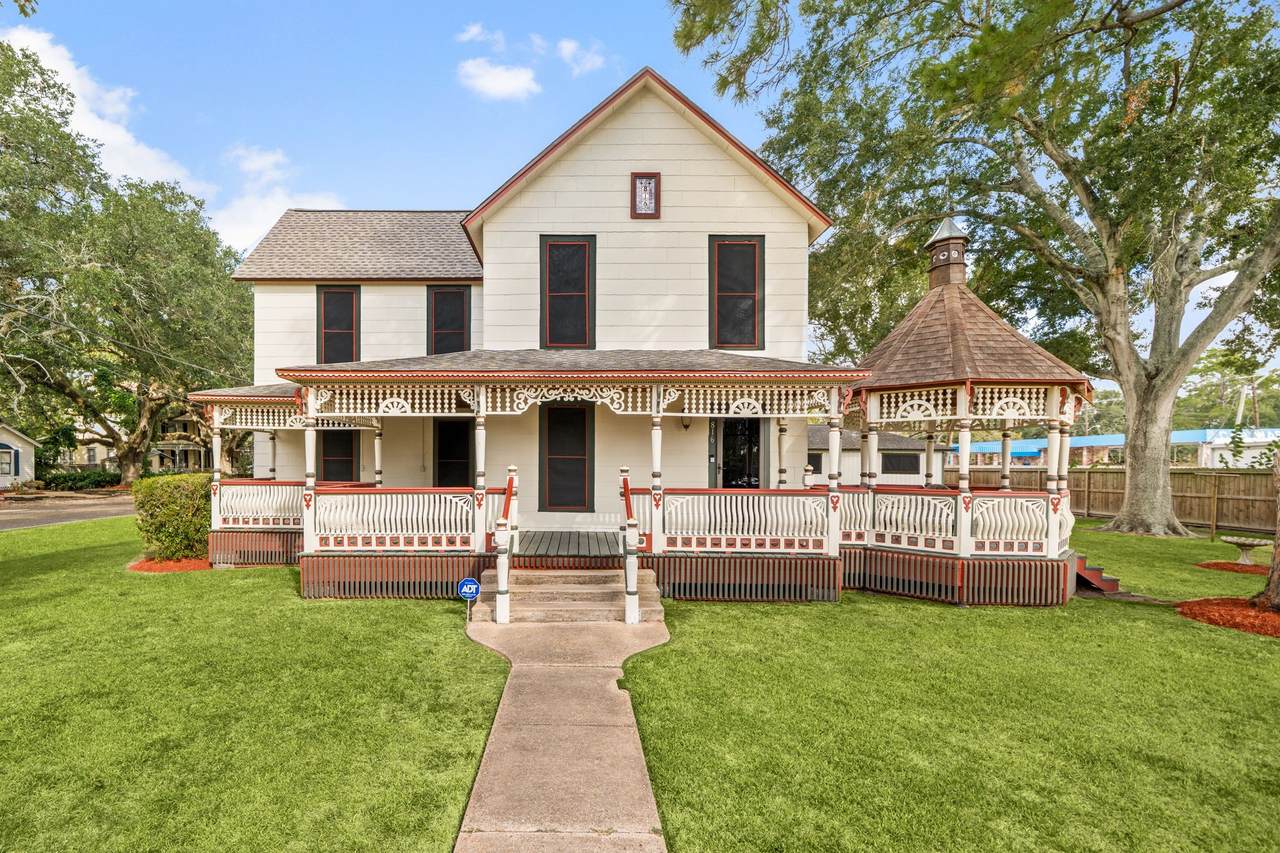 816 Adoue Street - Photo 1