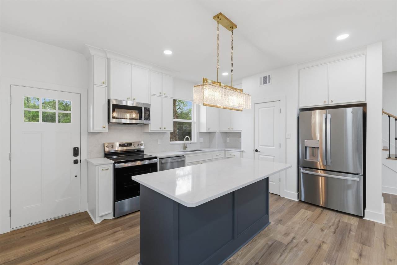 732 Azalea St - Photo 1