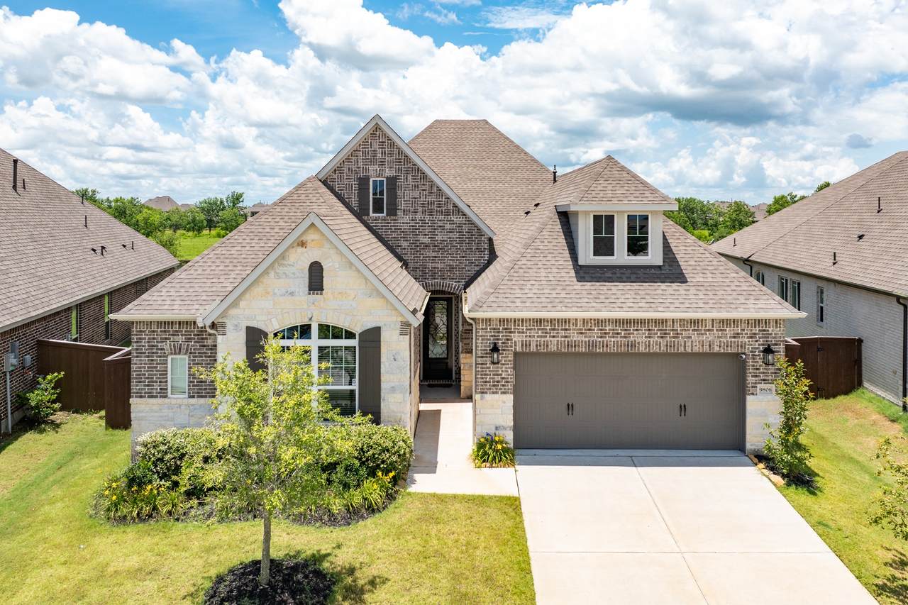 9806 Starry Night Lane - Photo 1
