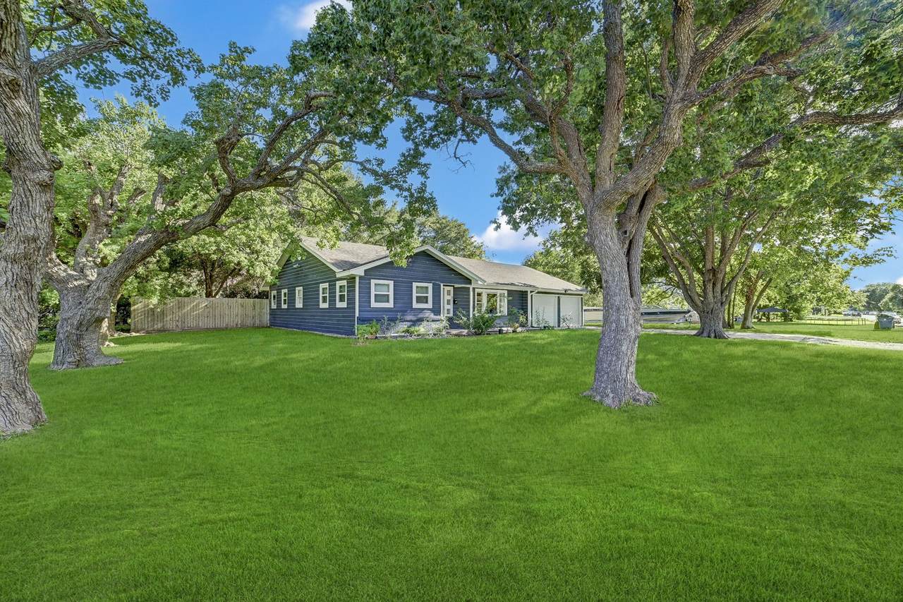 1 4th Avenue - Photo 1