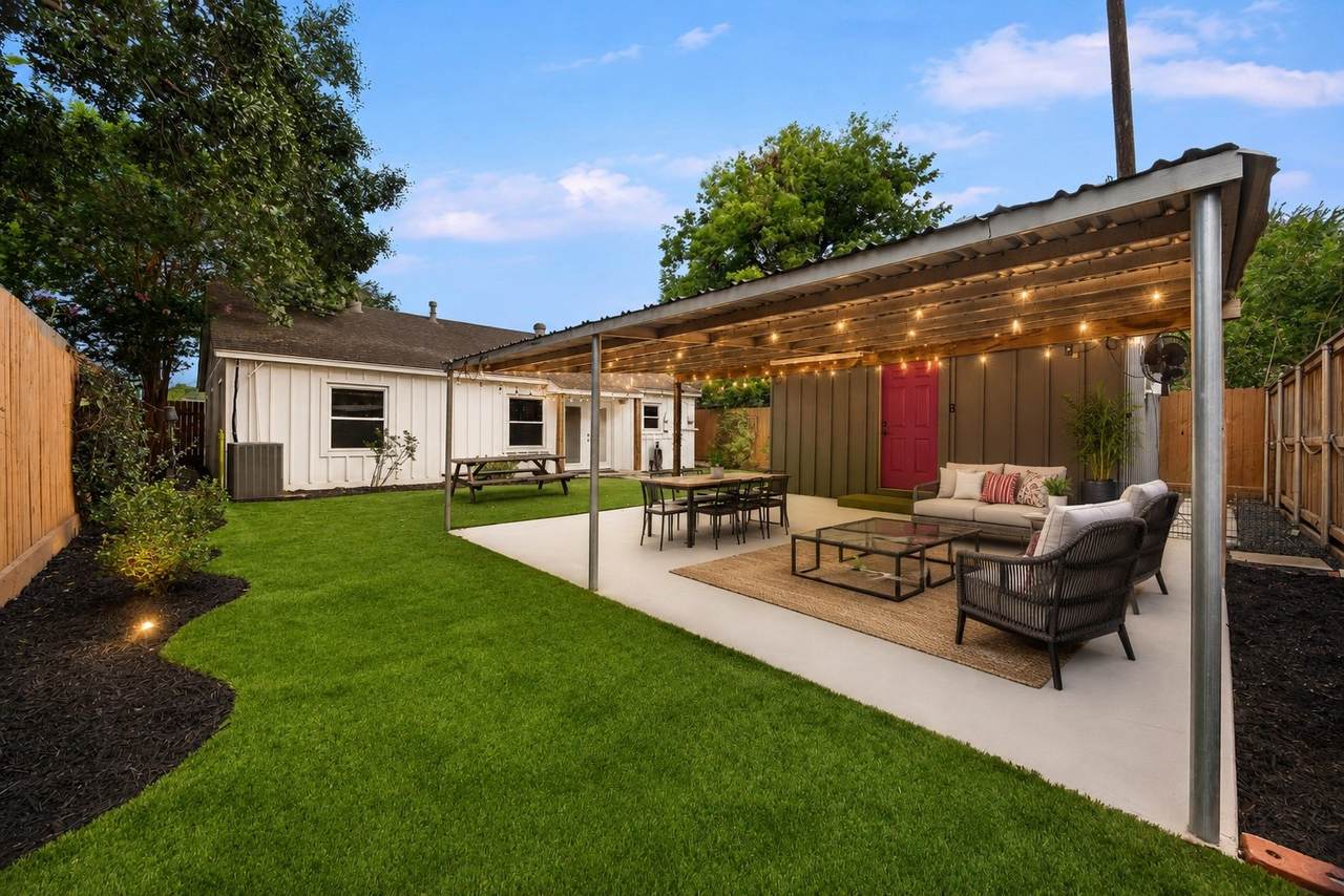 1626 Walton Street - Photo 1
