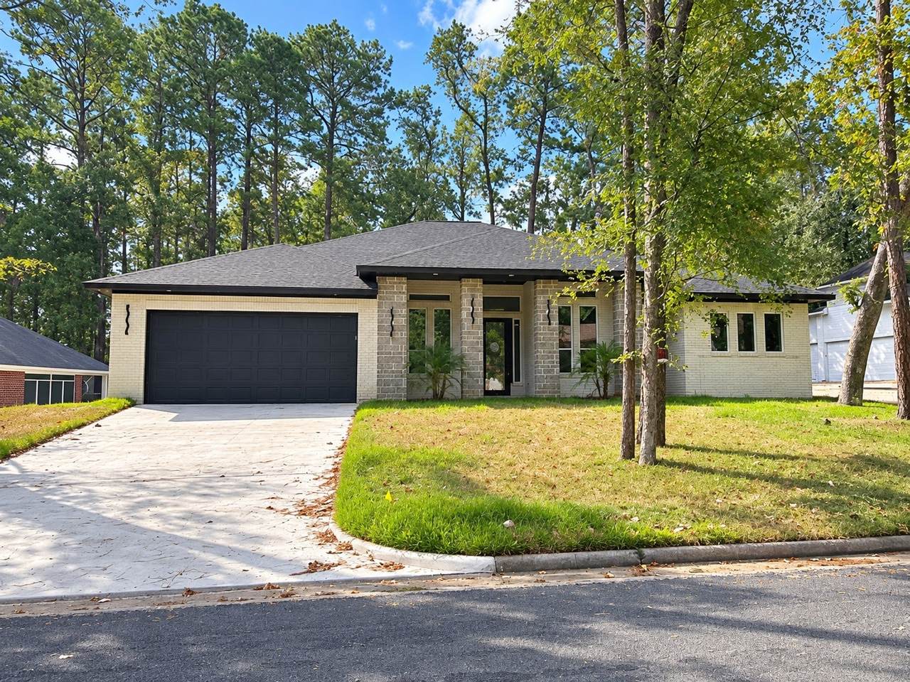 2405 Green Briar Drive - Photo 1
