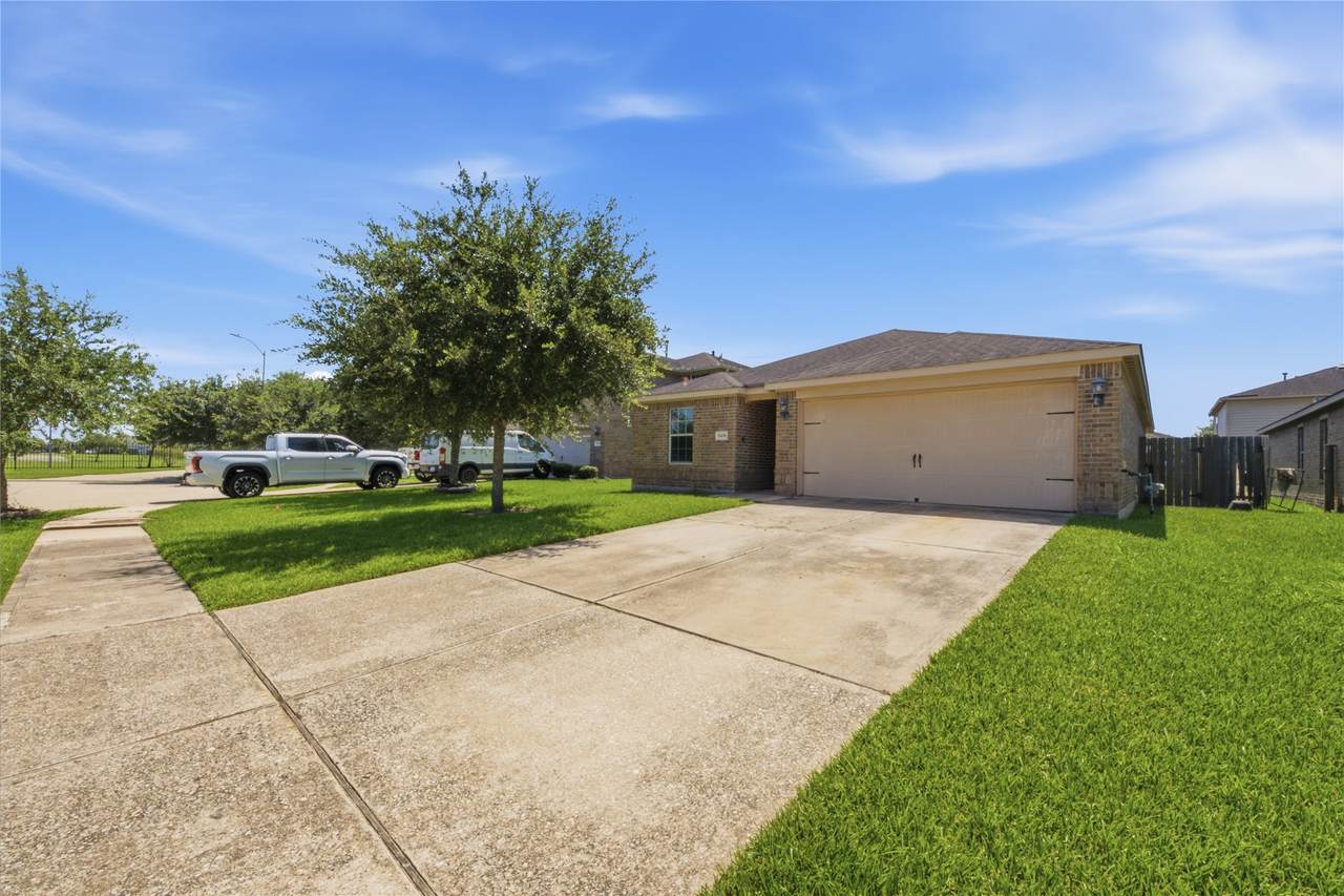 9438 Sapphire Creek Lane - Photo 1