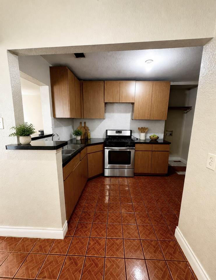 604 Spooner Street - Photo 1