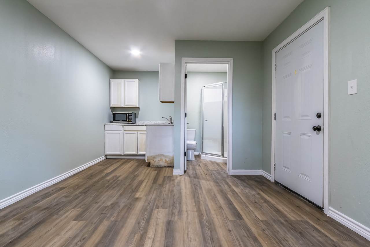 229 Bishop - Photo 1