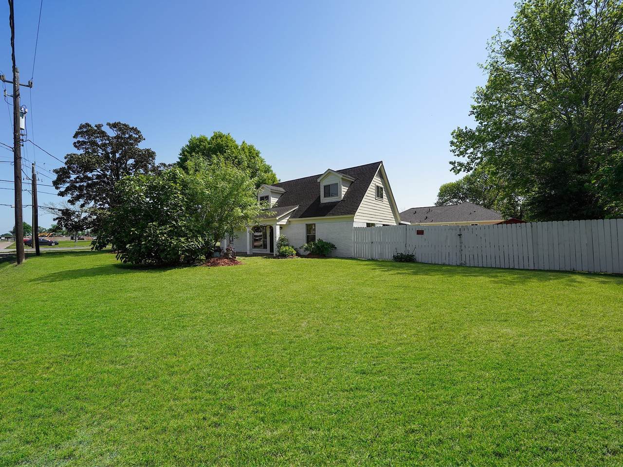 2503 Pansy Street - Photo 1