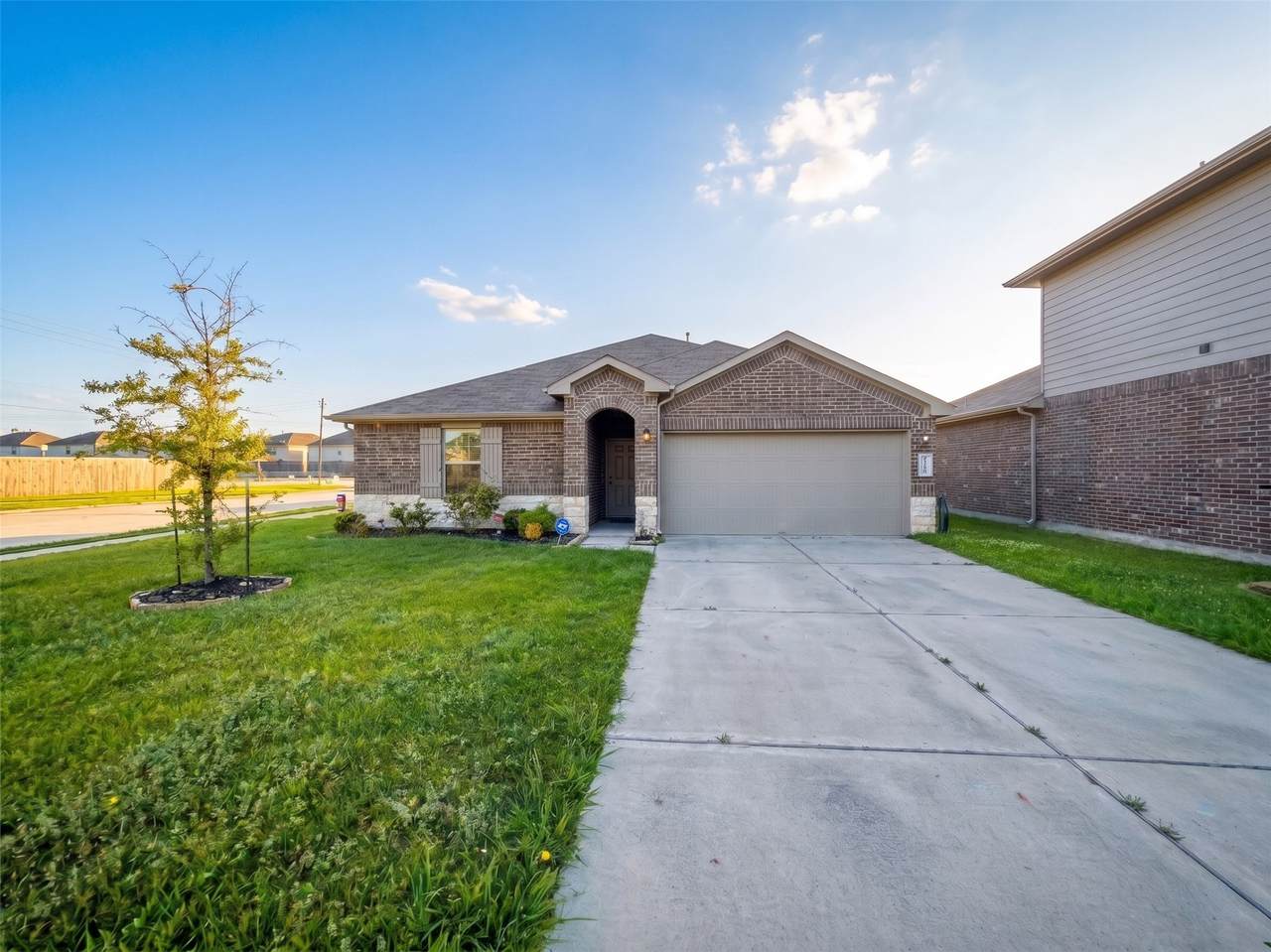 8203 Tamarind Lane - Photo 1