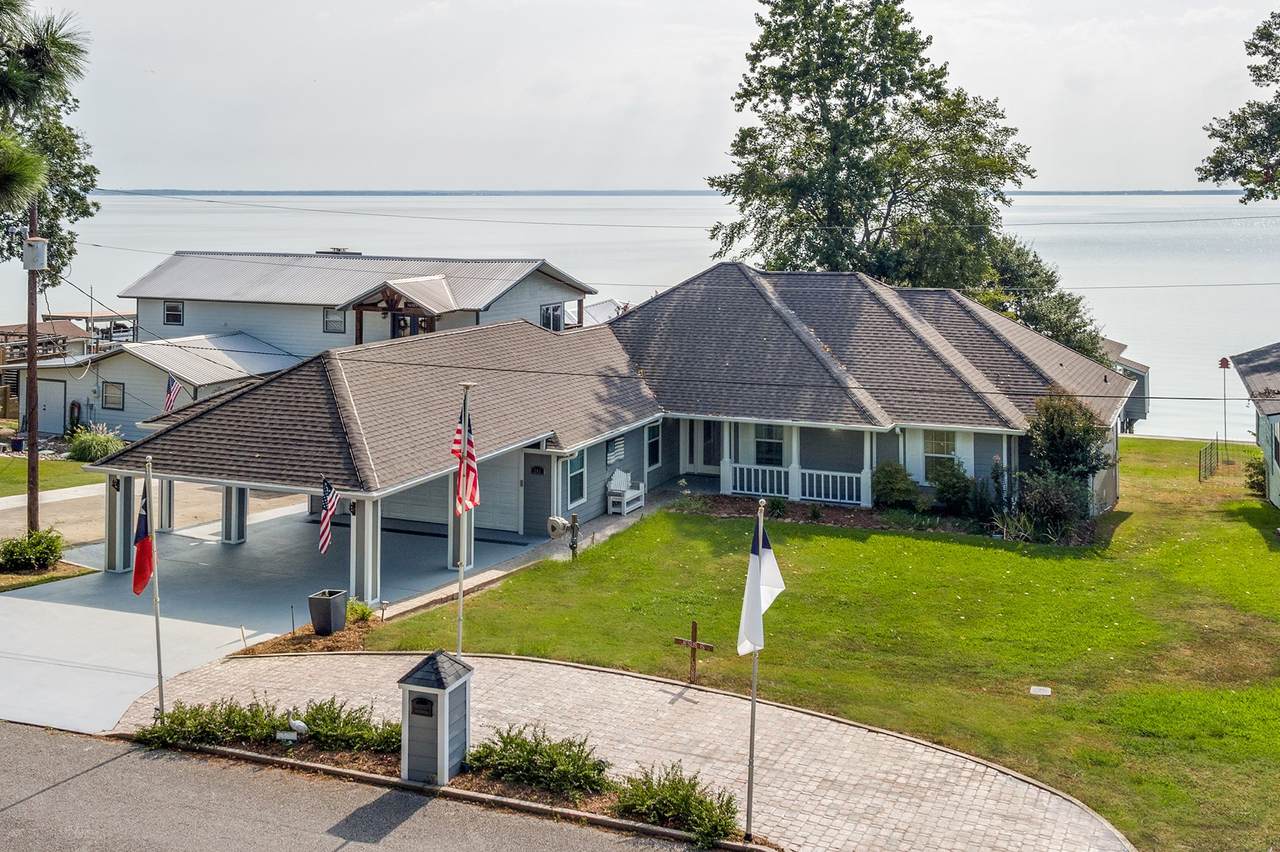 341 Sam Houston Loop - Photo 1