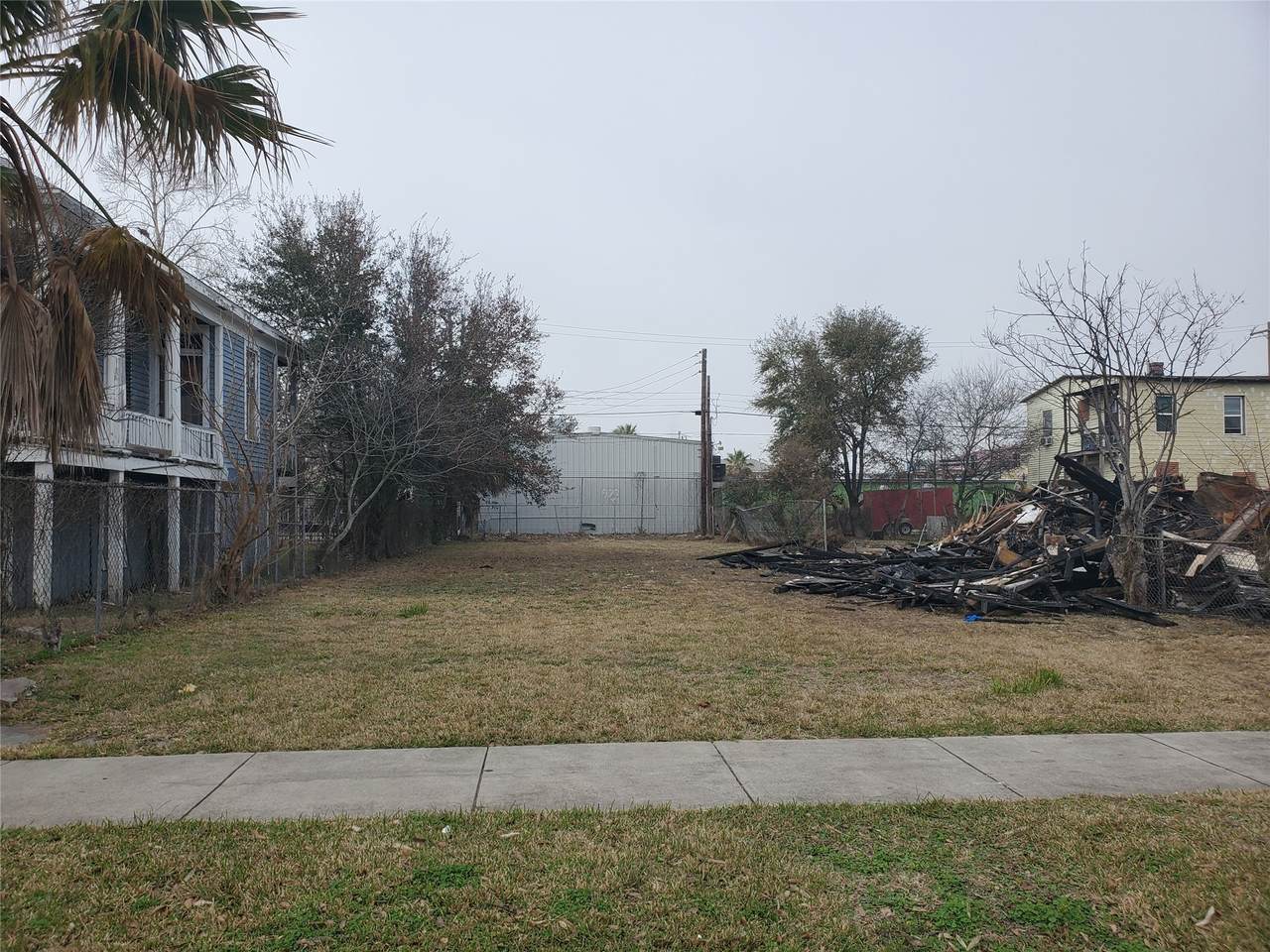 2710 Avenue K - Photo 1