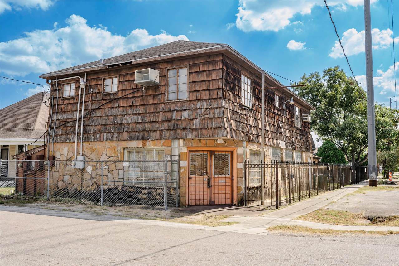 1414 Campbell Street - Photo 1