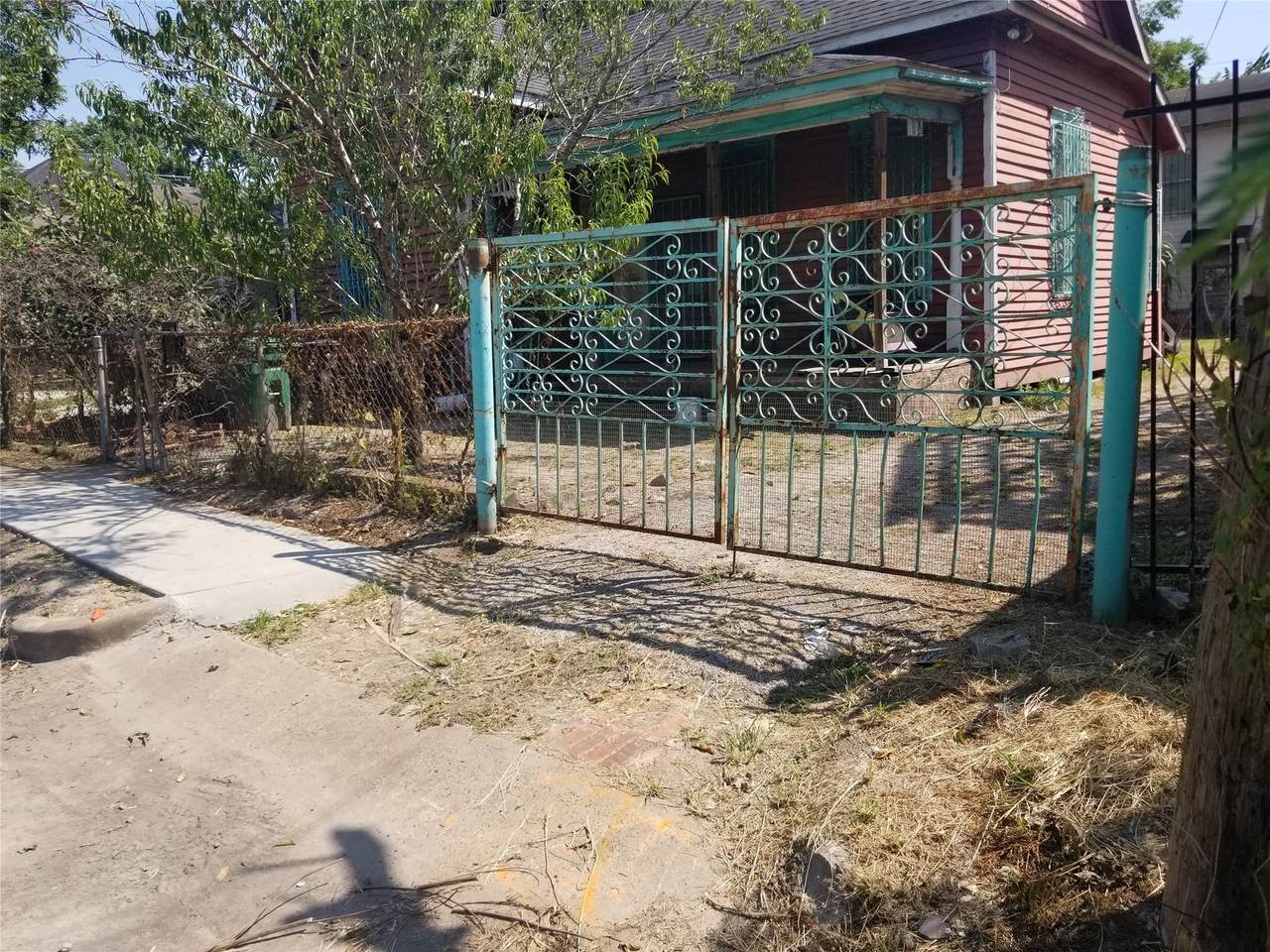 2210 Hardy Street - Photo 1