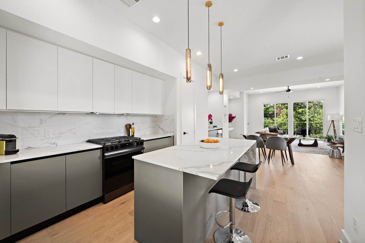 1607 Barbee Street - Photo 1