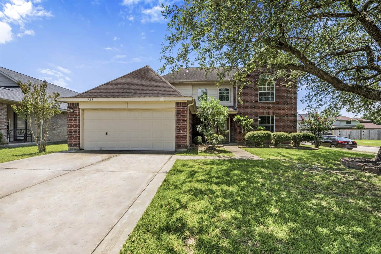 924 Chad Lane - Photo 1